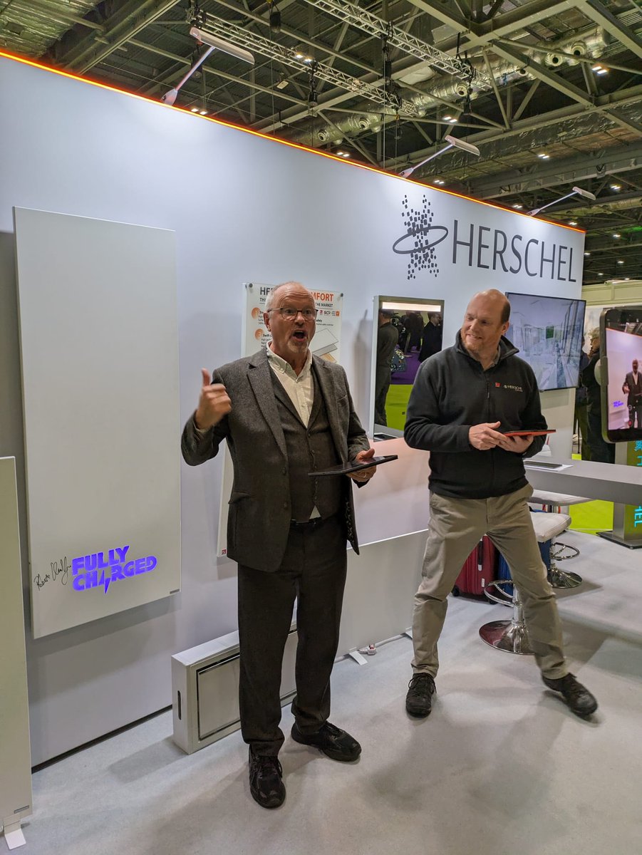 🏆 The winner of the Exclusive Fully Charged Comfort panel has been announced by Robert Llewellyn... massive congratulations to Tim Stiles! ⚡ Thank you to everyone who visited us at #EverythingElectricLondon, stay tuned for more updates! #herschelinfrared #fullycharged