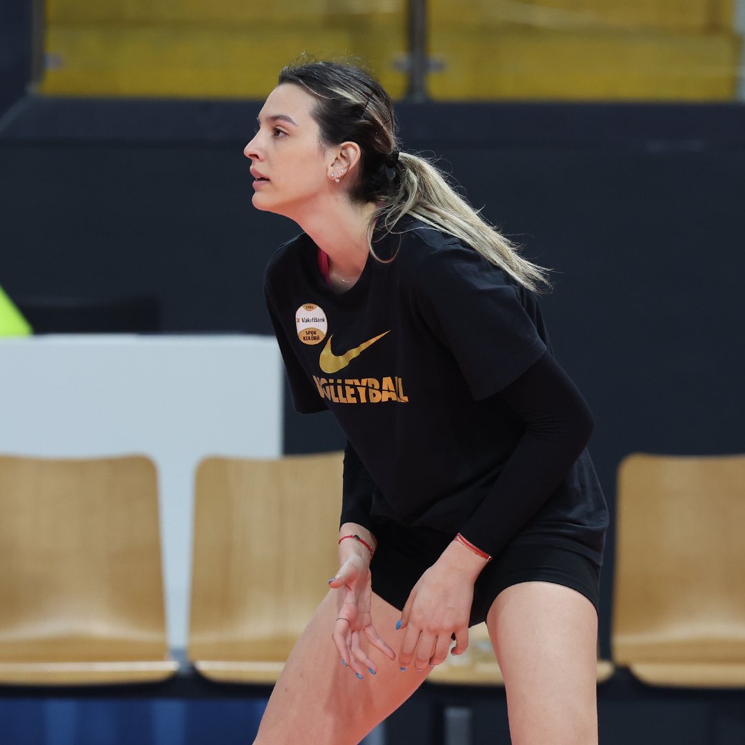 VakifBankSK's tweet photo. Play-Off hazırlıkları başladı 💪

#ForMore #VolleyBall https://t.co/KUFZr357je