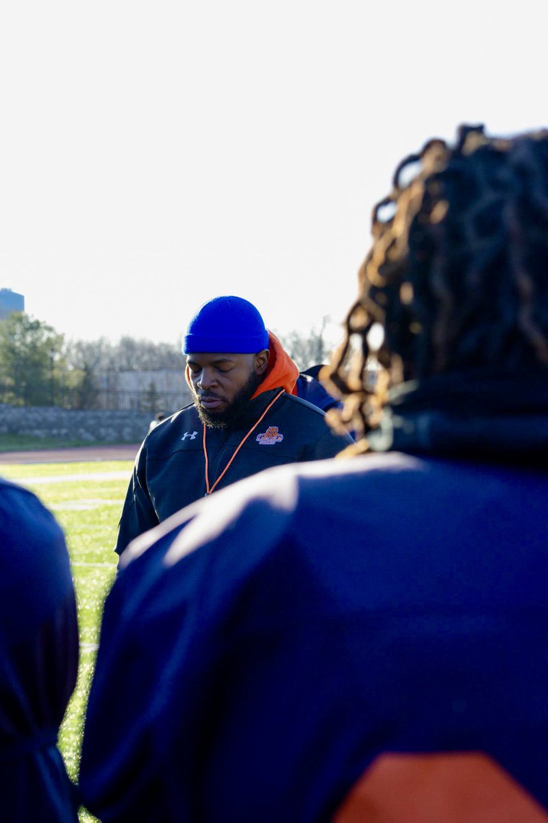 If you see me looking like this at practice, I’m about to make them “Get em chopping” 😭 #SpringBall 🏈