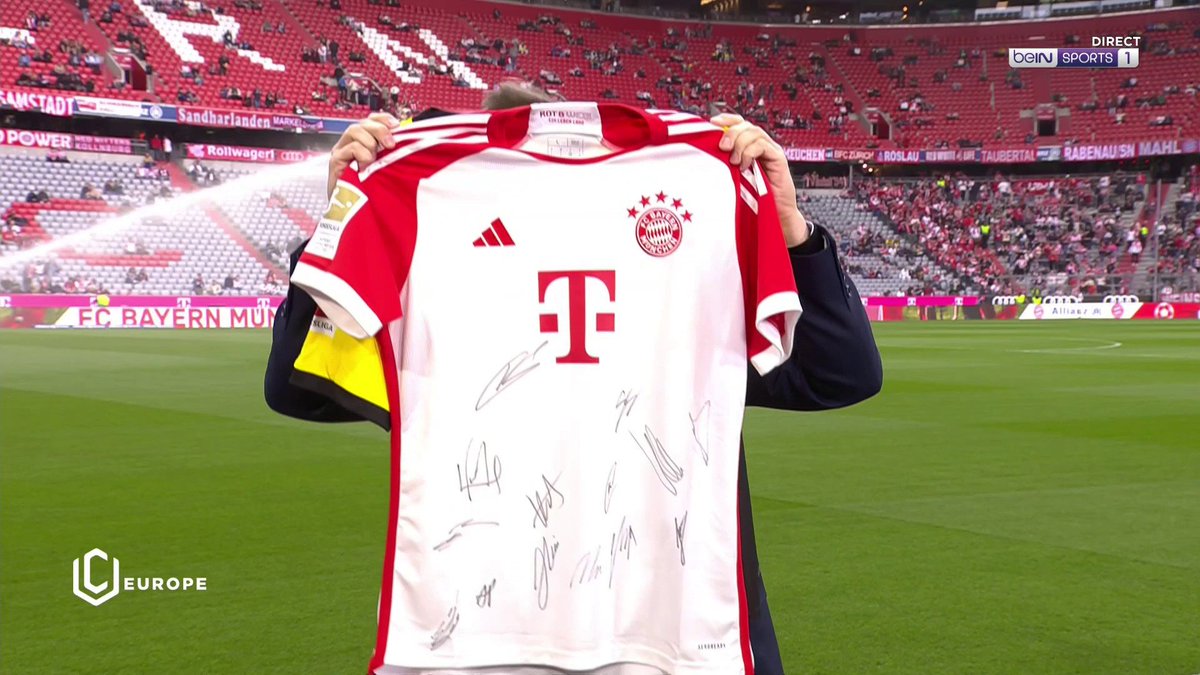 [🎁CONCOURS]
🔁 RT pour tenter de gagner le maillot dédicacé du Bayern Munich ! 
👉 Follow <a href="/beinsports_FR/">beIN SPORTS</a> pour jouer !  
🔥 Le #Klassiker, c'est maintenant sur beIN SPORTS 1