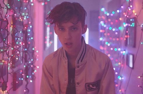 stgeotroye's tweet photo. you all moved on but i stayed there https://t.co/aVIaSS9iTa