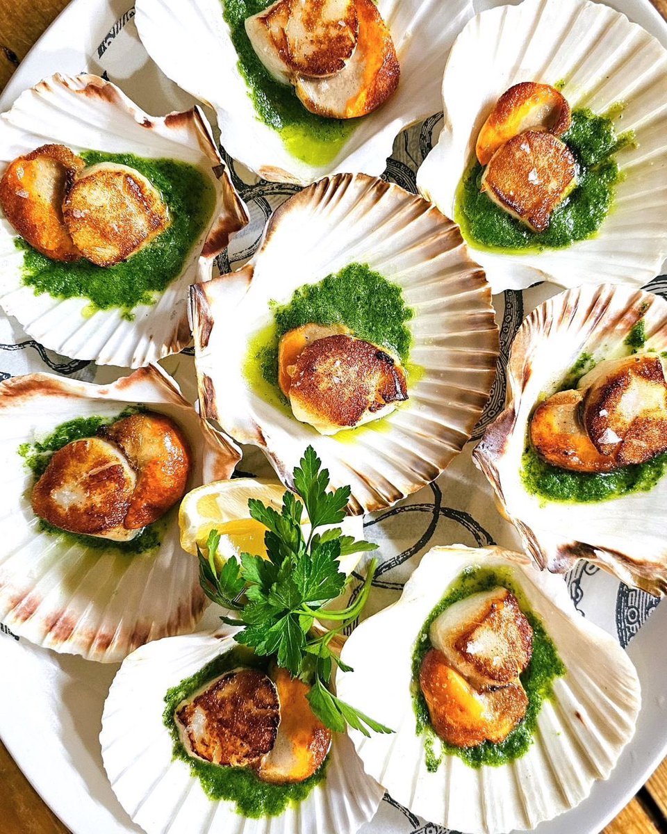 Sending all the celebratory vibes from our family to yours this Easter Weekend! We have a handful of tables tomorrow and plenty of availability on Monday if you fancy joining us 🌷🐣 📷: Hikiati #easterweekend #bankholiday #thescallopshell