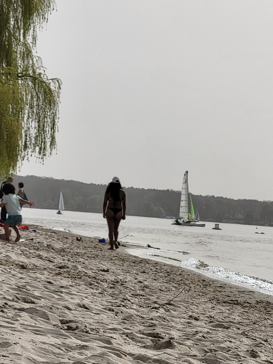 Berlin beaches, happy easterholiday with 23 C and more ahead ⛱️😉 @visitberlin @slowberlin
