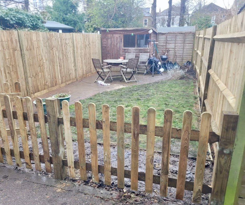 Palisade and wrap around closeboard fencing for our client in Dulwich 🏡 

#fencingcontractor #fencingcontractors #domesticfencing #commercialfencing #southlondonfencing #fencinginstallation #fencingrepair #southlondon #caterham   #croydon #purley #dulwich #foresthill