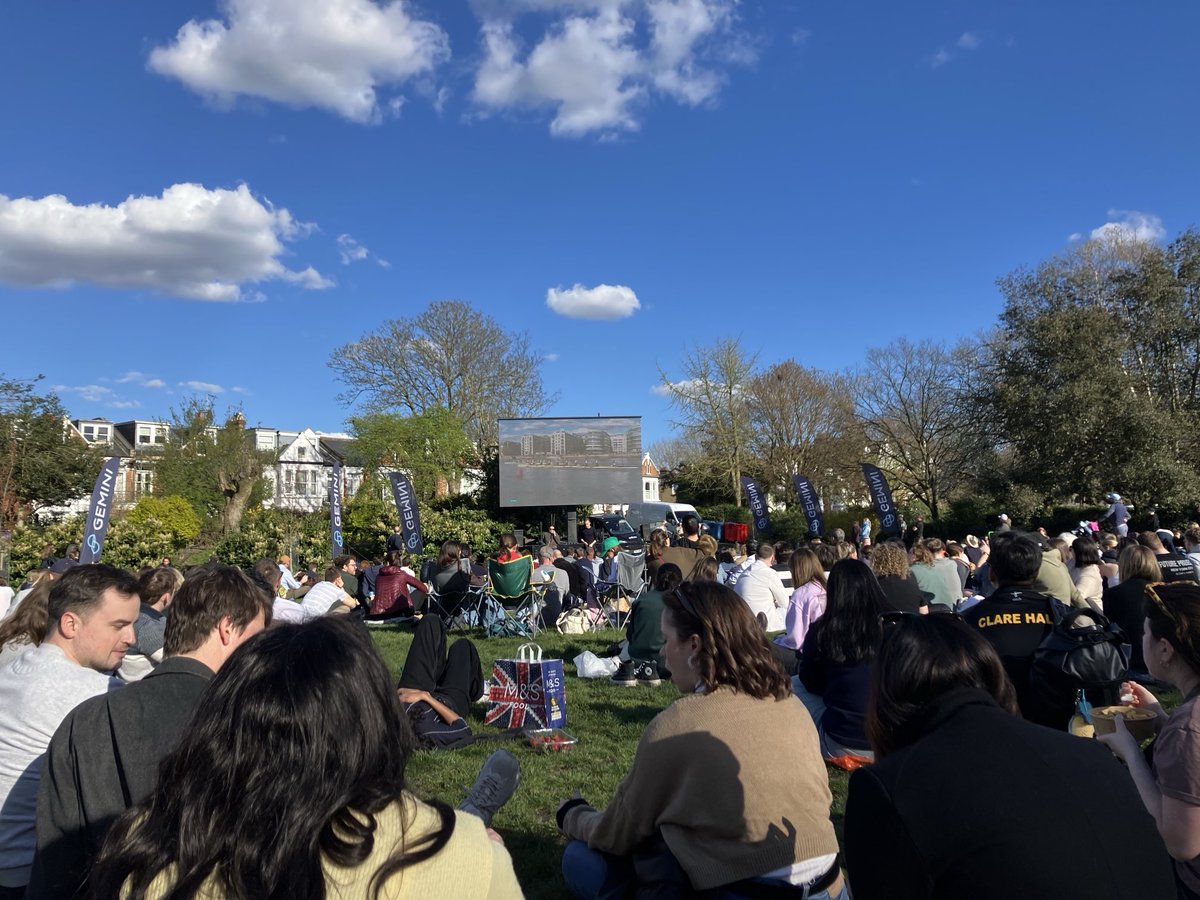 Nice view of the #BoatRace today from Bishops park #Fulham and the sun shone too 😎