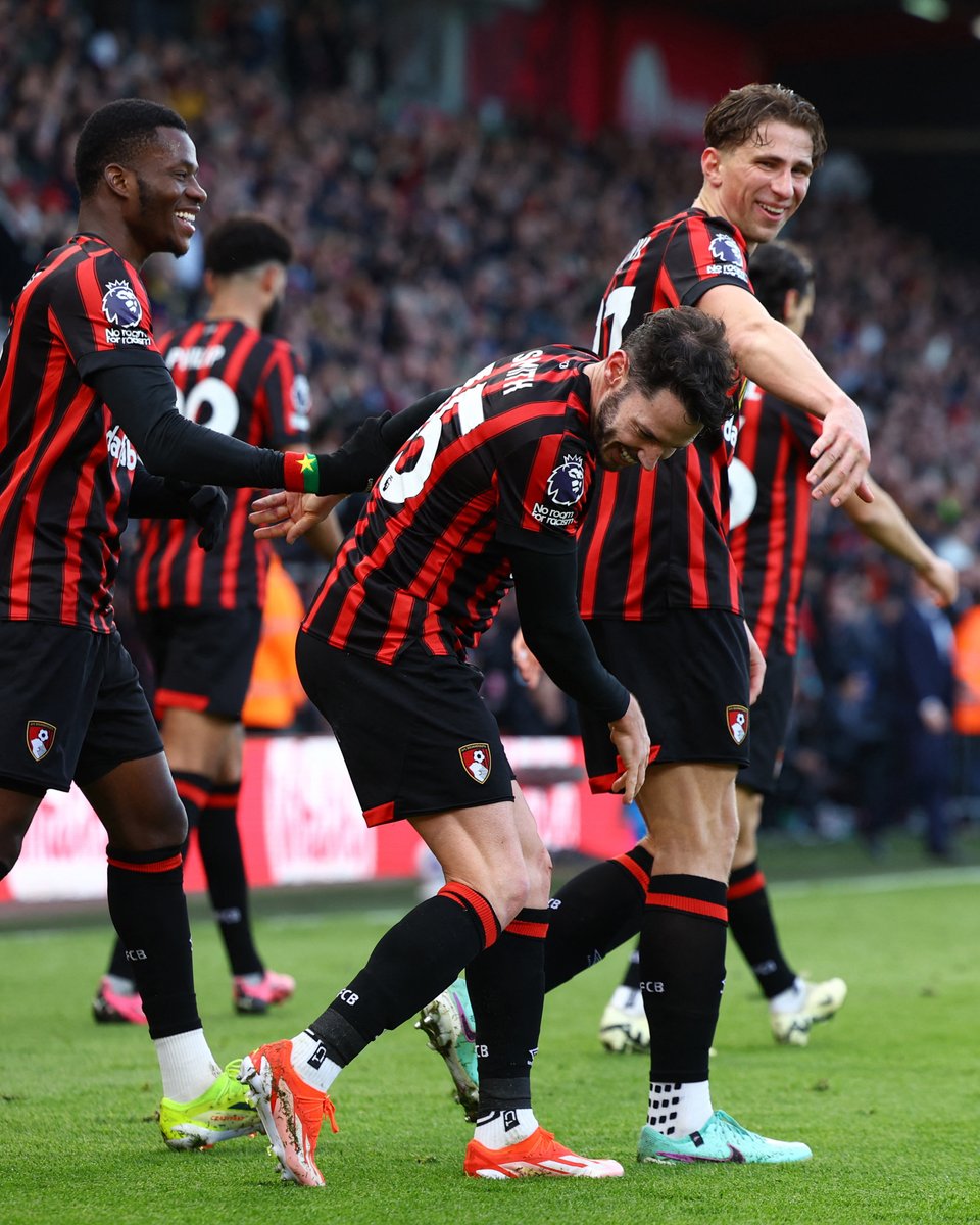 🔵 @Everton equalise through Beto in the 87th minute, but...

🍒 @afcbournemouth are back in the lead through a Seamus Coleman own goal in the 91st!

#BOUEVE