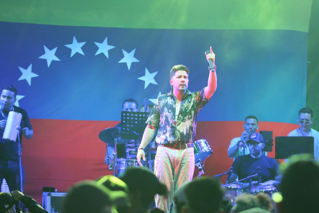 Rio Chico de Barlovento se desbordó de alegría con el Mostacho Fest // Artistas mirandinos y nacionales pusieron a bailar y cantar a todas familias. Hoy #30Mar nos vemos en la Pérgola de Higuerote. 

 #ElPaísMásBelloDelMundo