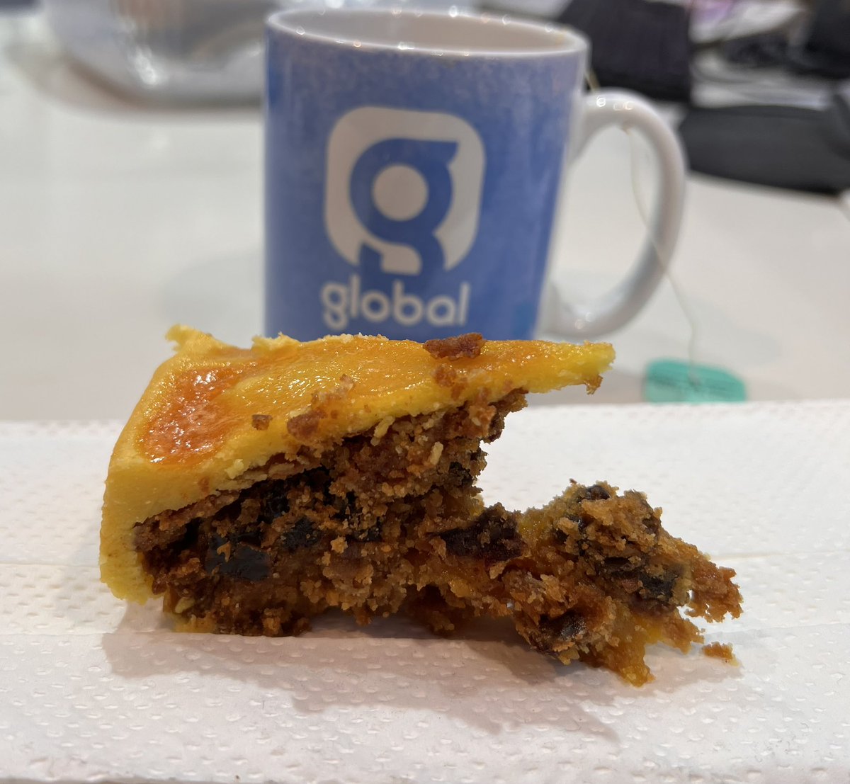 This is Anne-Marie Minhall’s first simnal cake and it is DELICIOUS! The perfect accompaniment to the @ClassicFM Hall of Fame this afternoon. I’m manning the chart until 6pm … cake permitting [cuts another slice] 🍰