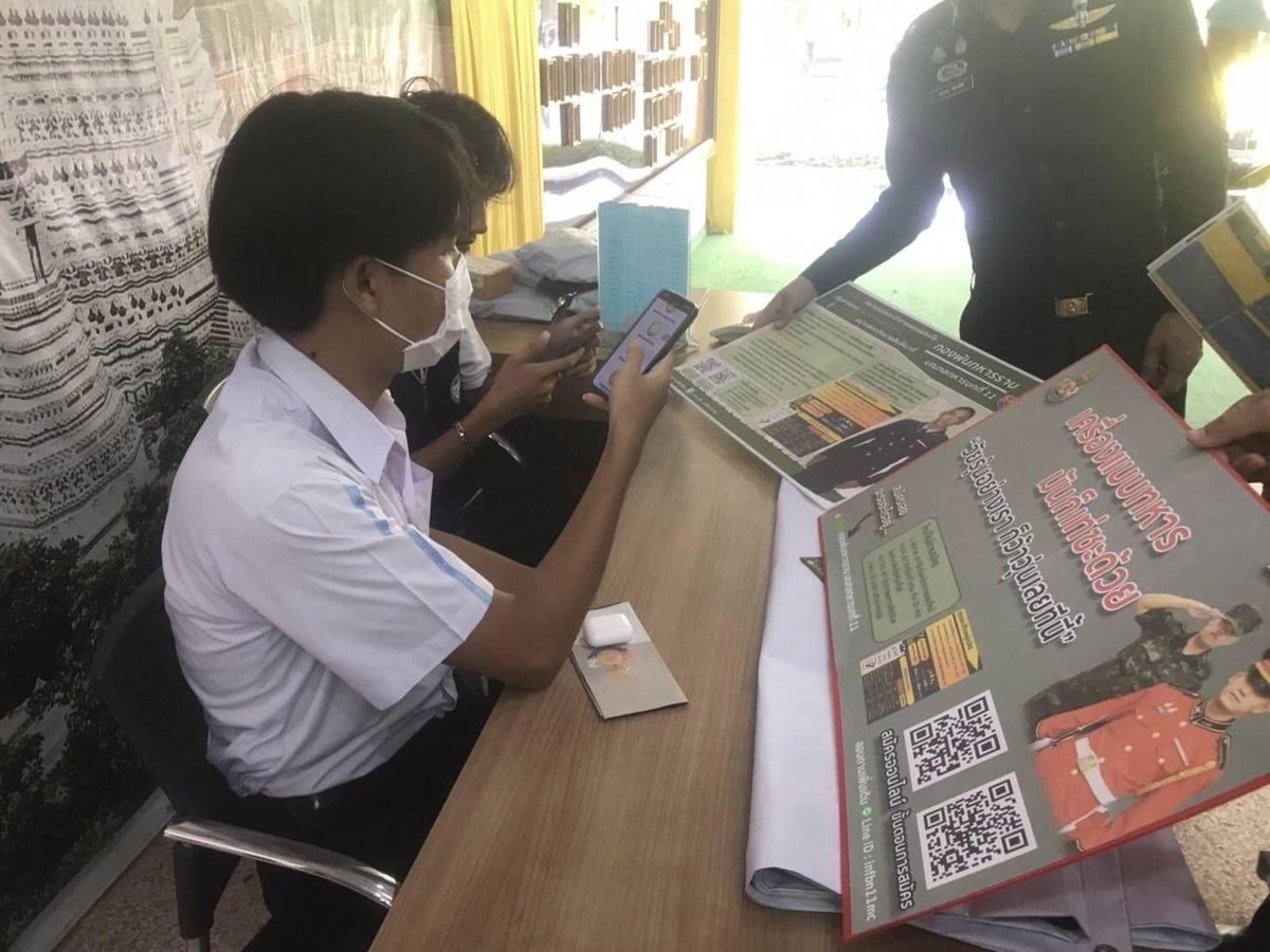 Ib11stmc's tweet photo. "ประชาสัมพันธ์รับสมัครทหารออนไลน์"
เมื่อวันที่ 20 ต.ค.66 เวลา 0900-1200 พัน.ร.มทบ.11 จัด ชป.กร.พัน.ร.มทบ.11 ร่วมกับสัสดีเขตบางกอกใหญ่ลงพื้นที่ สนง.เขตบางกอกใหญ่และชุมชนซอยศักดิ์เจริญ  กรุงเทพฯ พบปะผู้นำชุมชน ผู้ปกครอง และเยาวชน เพื่อประชาสัมพันธ์ สร้างการรับรู้ การรับสมัครพลทหารฯ https://t.co/R9d8qtn0km
