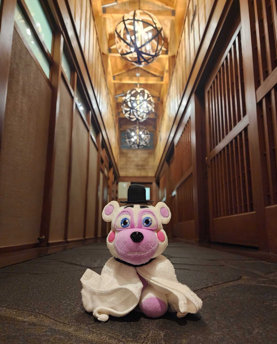 SteelWoolStudio's tweet photo. Helpy took a much-needed break from traveling and had a spa day 💆‍♂️✨ #WheresHelpy https://t.co/J2uAQw2gec