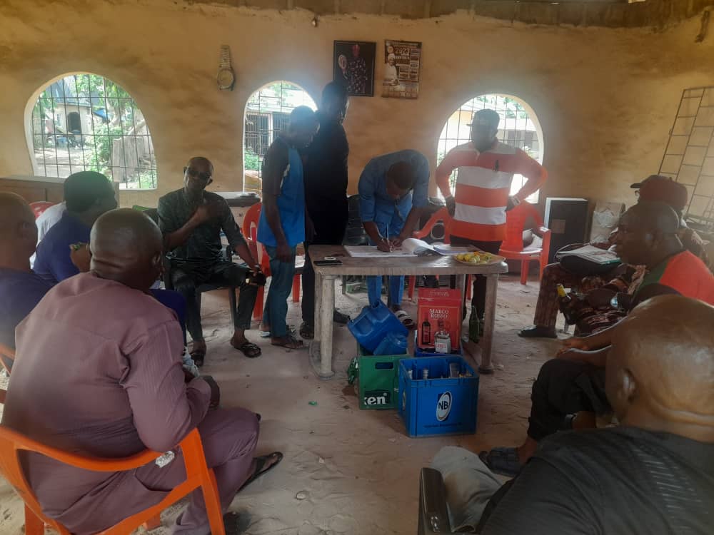 Kennedy4Aha's tweet photo. Today, I flagged off the membership revalidation and registration exercise of our great @NgLabour in my @inecnigeria political Ward. I was joined by the 12 ward chairmen in Mbaitoli LGA.
#PoliticsIsLocal
#ForwardEver https://t.co/P1XnhA9bvC