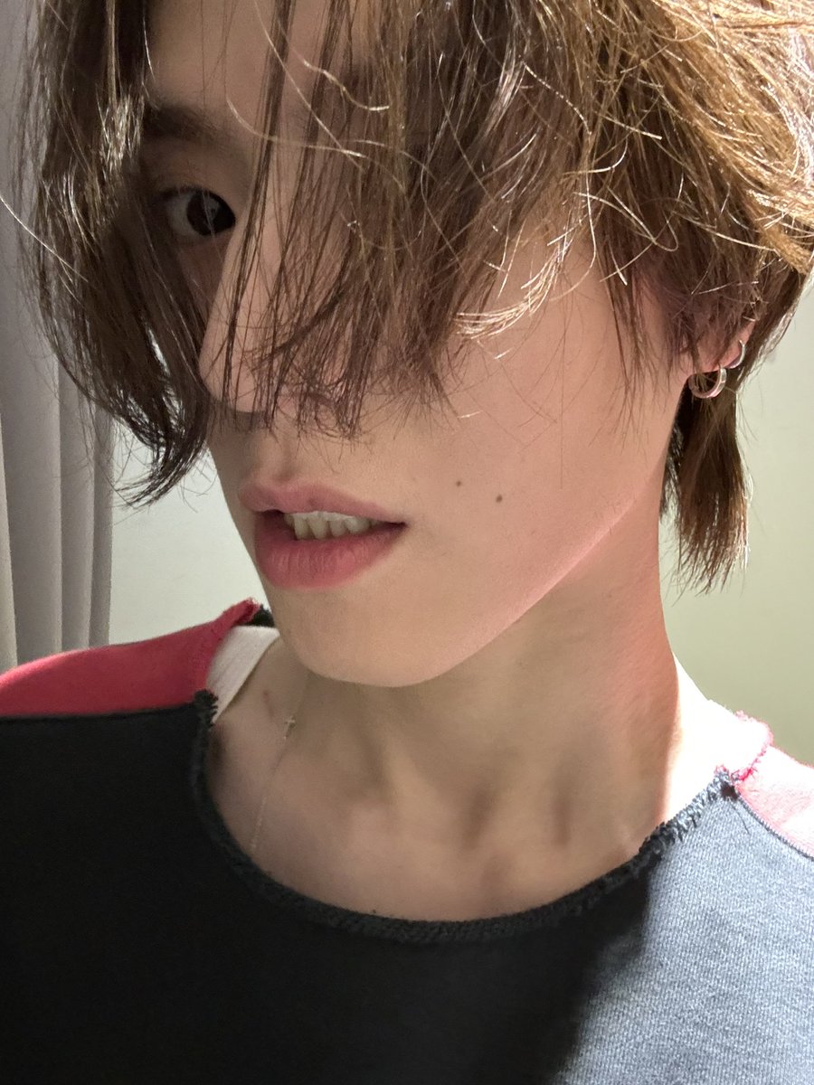 yugyeom's tweet photo. 🐥💚 https://t.co/AzeKomktn6