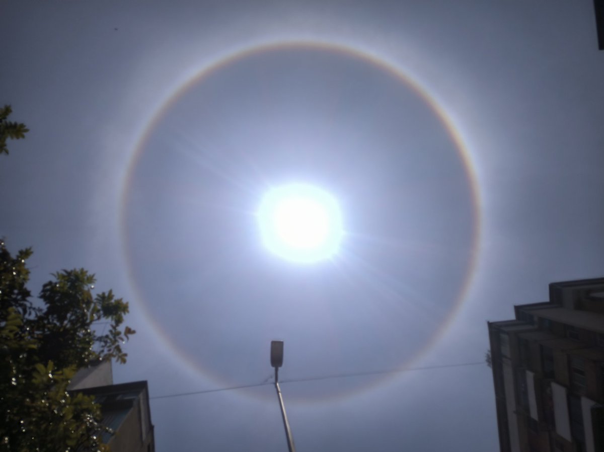 pdroibanez's tweet photo. #30Mar Halo Solar en #Caracas 12:45 p.m. #SabadoSanto #ElPaísMásBelloDelMundo https://t.co/a0XRIE34sa