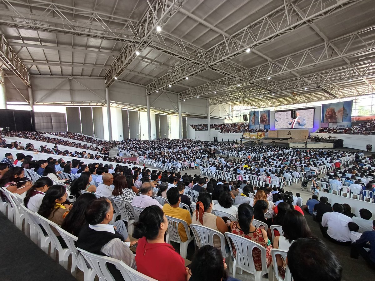 AdventistasAPCE's tweet photo. 📍APCE: Desde el templo Villa Union el pastor Alejandro Bullón, comparte el mensaje de esperanza en el marco de #SemanaSanta #LaUltimaVictoria
📖🙏
#APCE https://t.co/wgtxkRTvnE