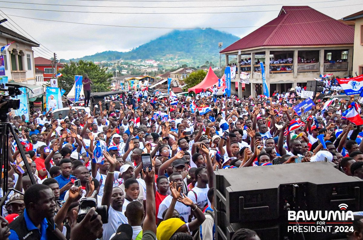 MBawumia's tweet photo. I had the pleasure of walking with thousands of enthusiastic members of our party and Ghanaians, in Kwahu Mpraeso, in the Eastern Region, this morning.

The well-attended walk was also graced by some Ministers of State, NPP National Chairman, @StephenNtim, NPP General Secretary @justinkfrimpong, some national, regional and constituency executives, as well as a number of MPs and PC's from the Eastern Region.

At the end of the walk, I addressed the charged crowd and highlighted our party's superior record in many sectors and declared our readiness to work very hard to build on our achievements and move Ghana to a future of promise and possibilities through our determination to break the 8.

It is possible!!!