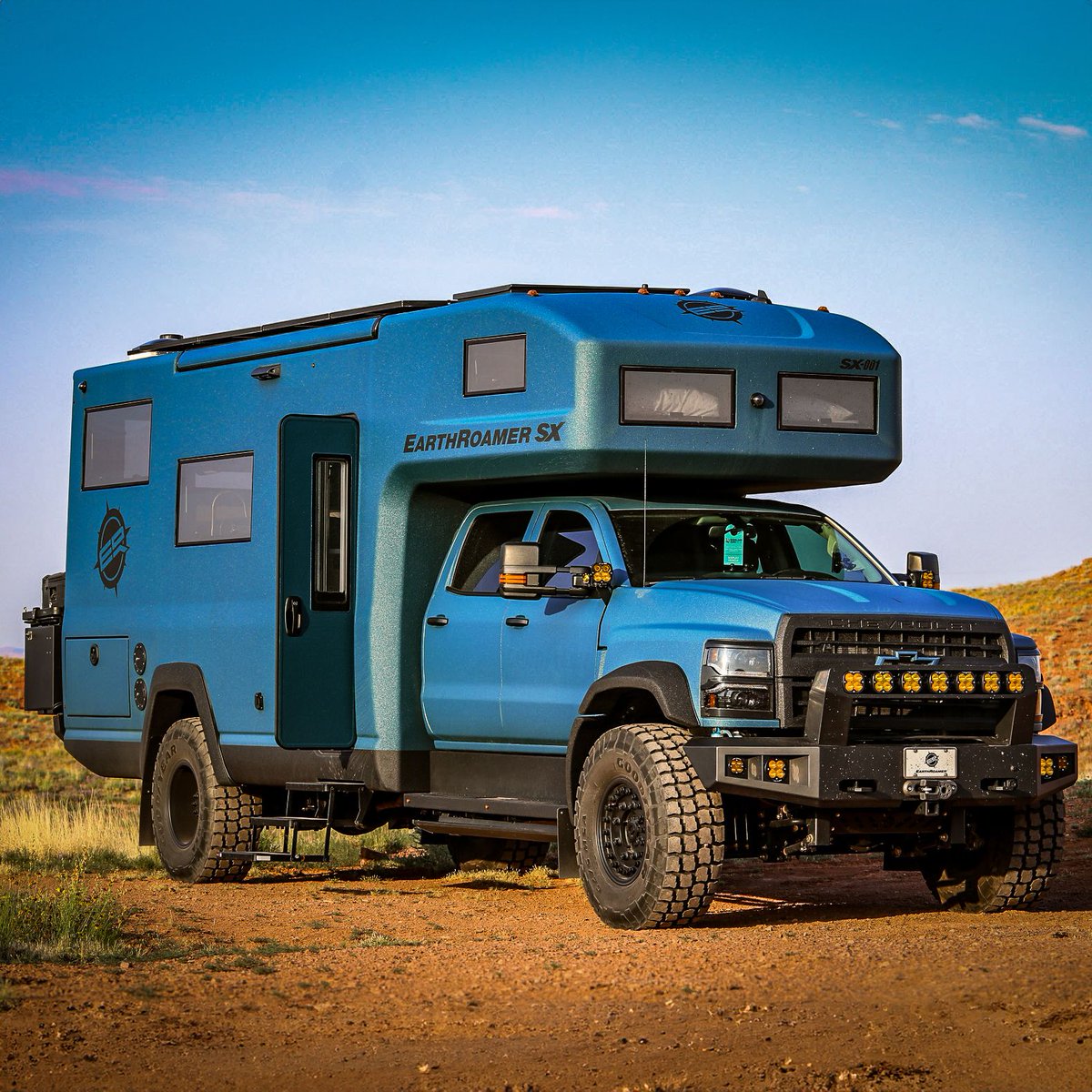 We love the SX in this blue! What do you think? · · · #earthroamer #offroad4x4 #expeditionvehicle #campinglife #overlanding #4x4life #4x4trucks #vanlife #vanlifeadventures