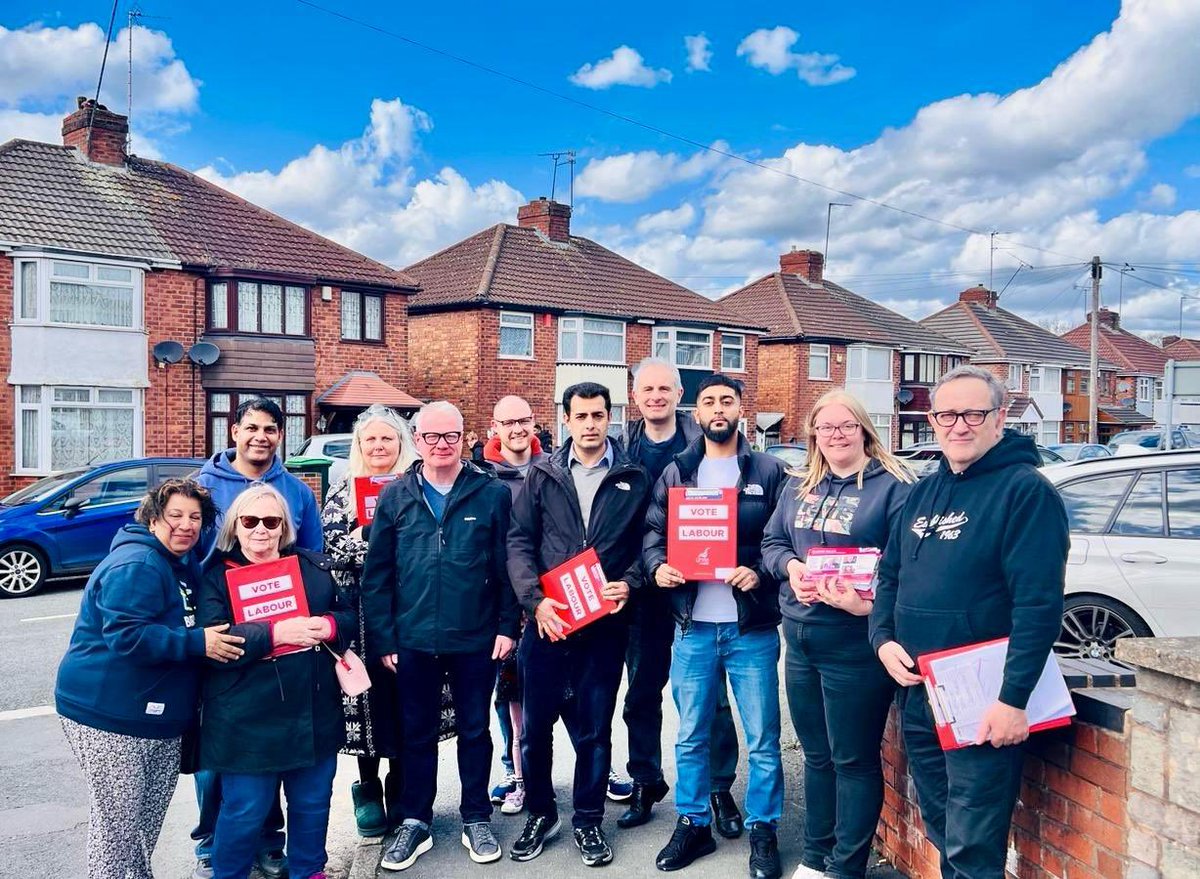 Fantastic Saturday afternoon campaigning in Great Barr with Elaine Giles for a Labour win on 02 May & for @SarahCoombesWB Thanks to @BrumLabour @SandwellLabour for joining us Voters want an end to the Tory chaos and a fresh start for the West Midlands