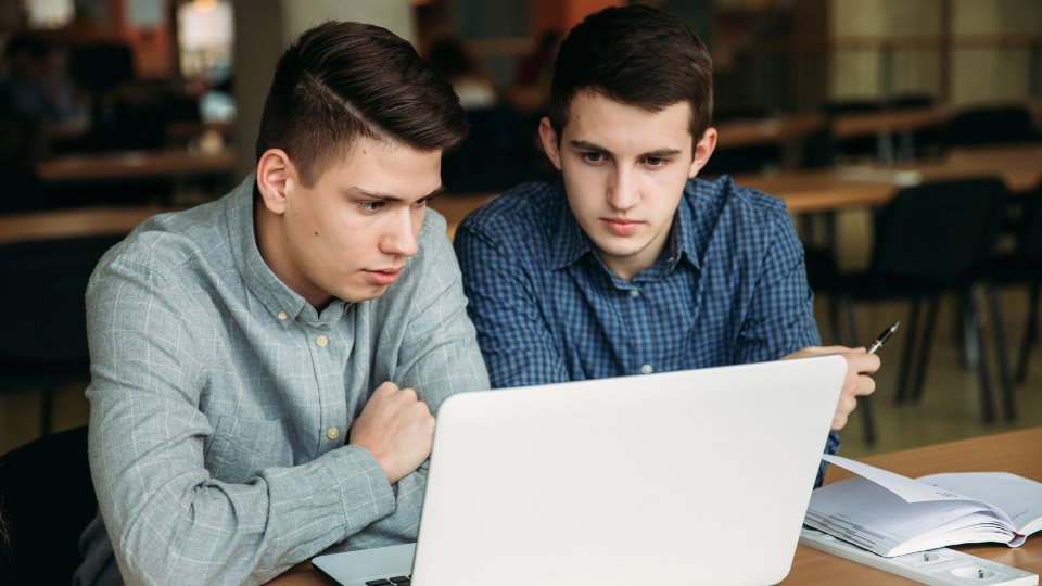 AIForStudents's tweet image. Why Students Should Use Chatbots for School
In the rapidly evolving digital age, the introduction of artificial intelligence (AI) in educational environments has opened up a number of possibilities for students. Among...
aiforstudents.ai/blog/why-stude…