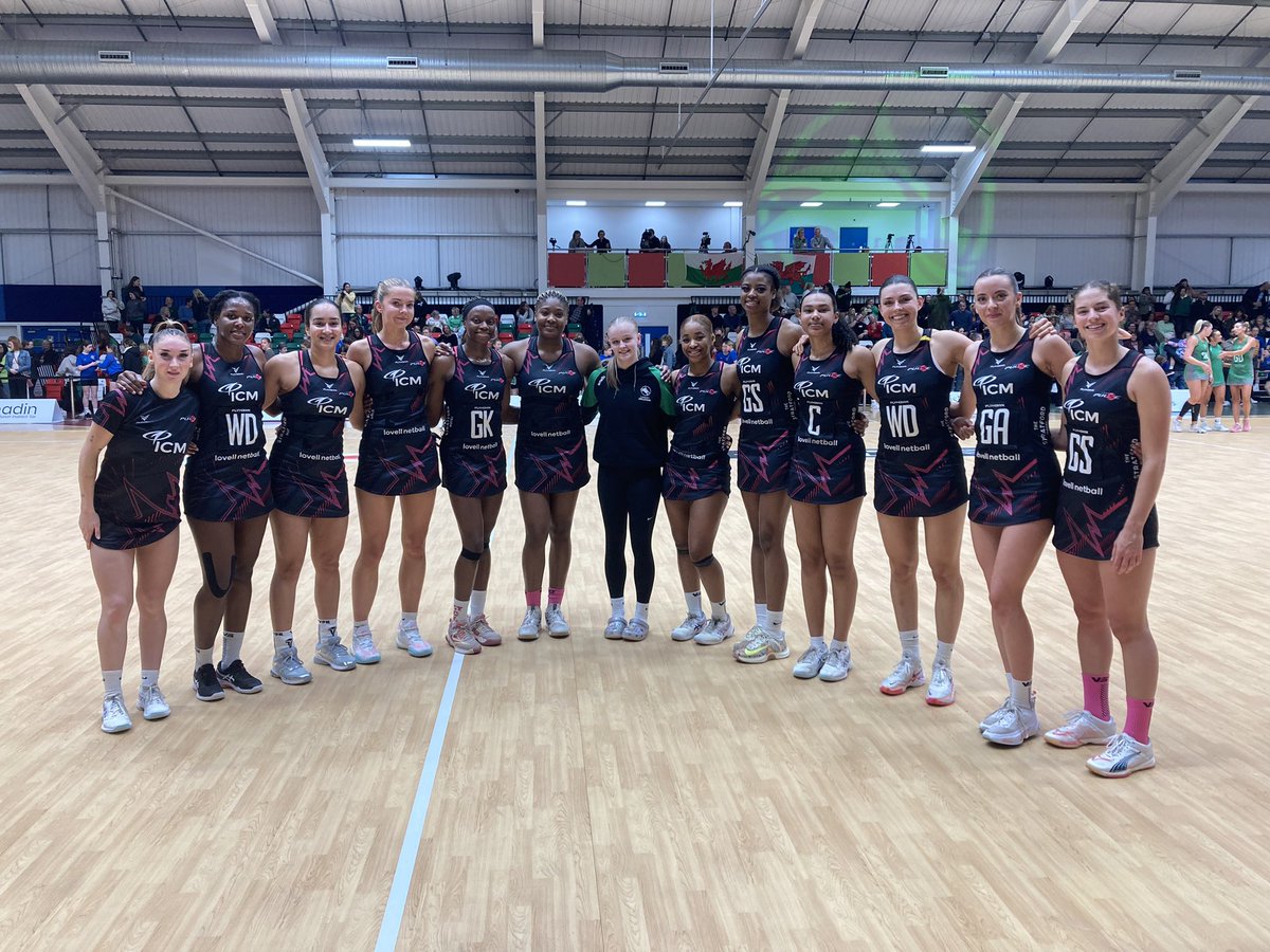 Thank you Lisa and all the <a href="/Pulse_Netball/">London Pulse Netball</a> players for taking the time to have a picture with <a href="/HarfordMaddy/">Maddy Harford</a>  really appreciate it. Congratulations on the win👍
