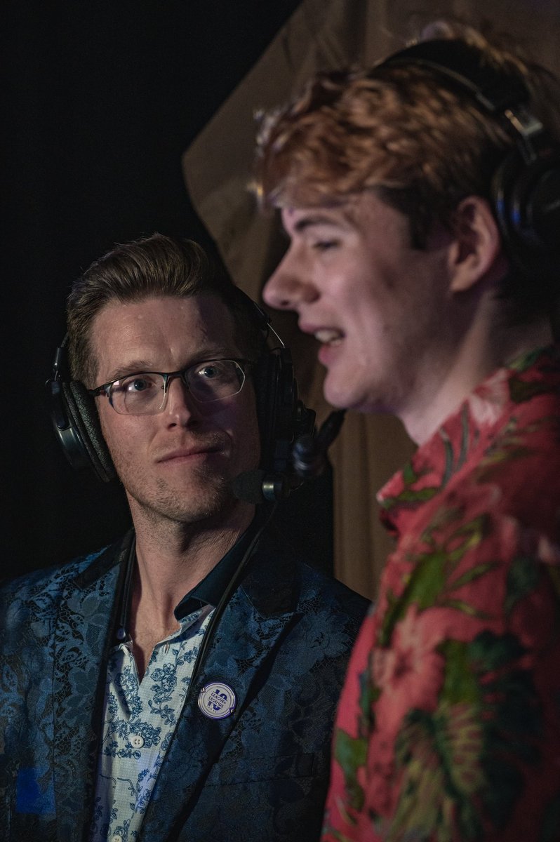 Find someone that looks at you like @GreyHart99 does at @docdacasts 😍 League of Legends iSeries grand final between @TeamPendingLoL Vs @RuddyCorp is now live at the Challenger stage here at #i72 #insomnia #LoL