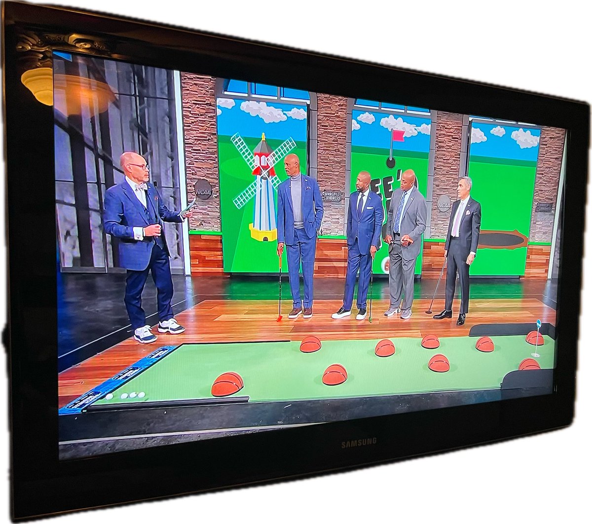 BirdieBall putting green on TBS, March Madness broadcast!