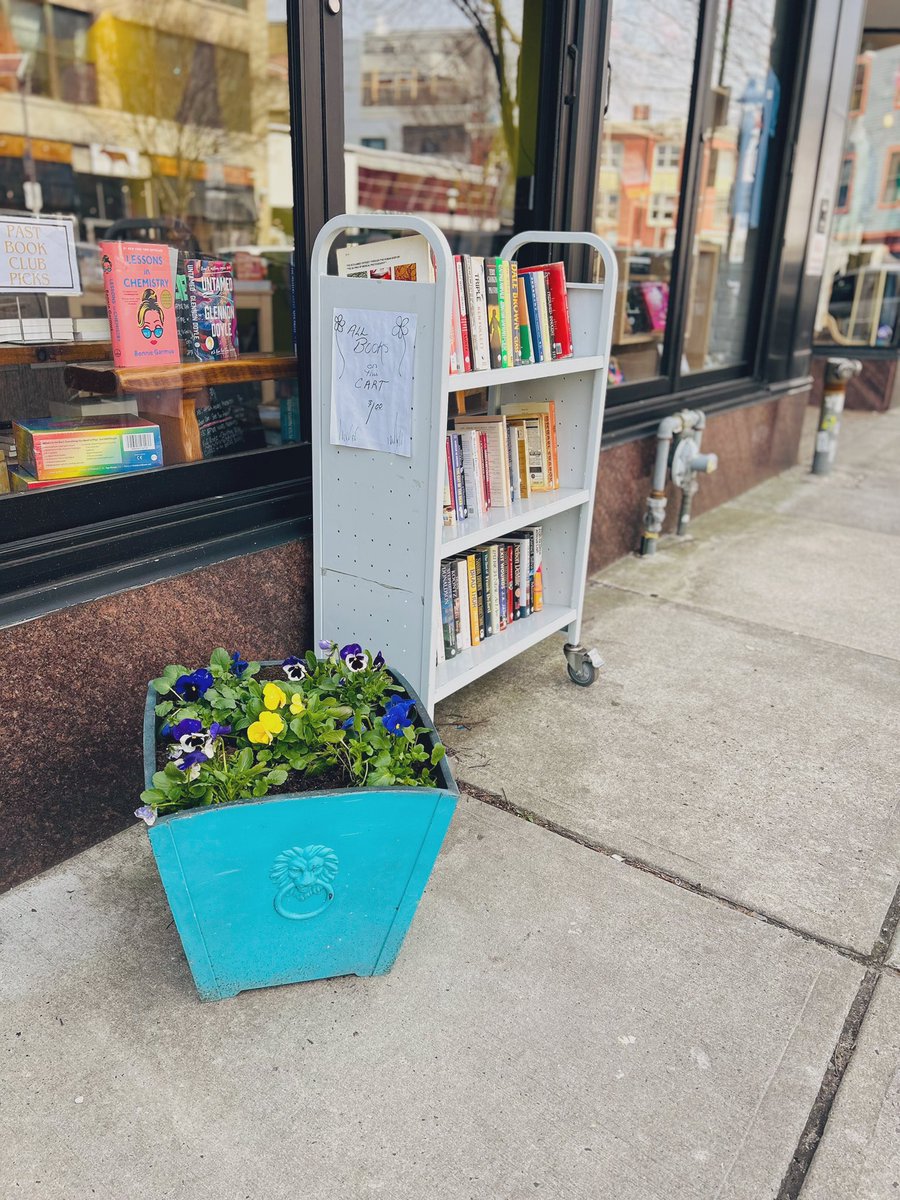 connecting
with children
in the community 
through stories.

📖🐣💟

#powerofbooks
#communityconnections