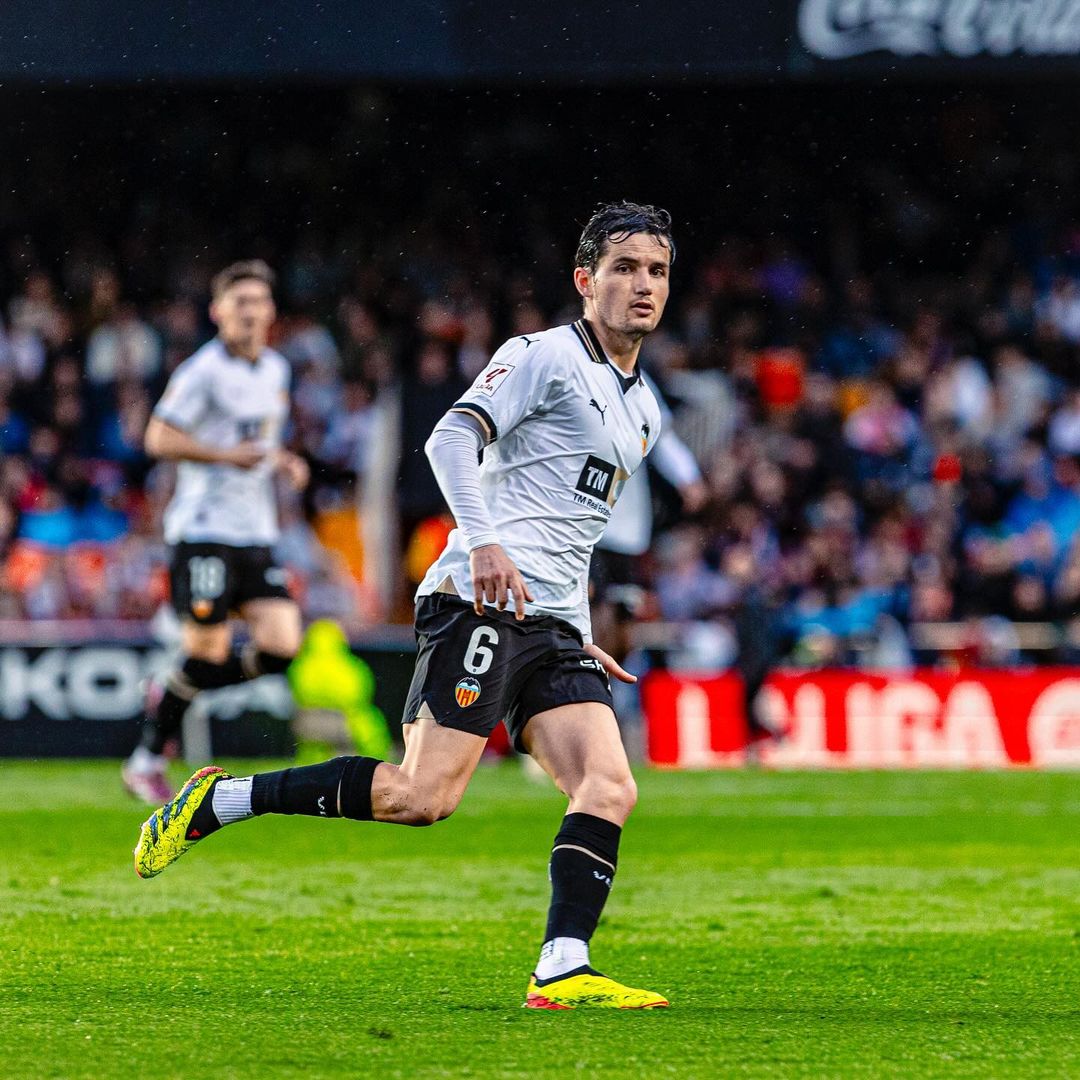 Nos llevamos un punto. Tenemos que seguir trabajando y desde yá centrados en el partido del jueves de @LaLiga 🔥🦇⚫️⚪️ #Amunt @valenciacf