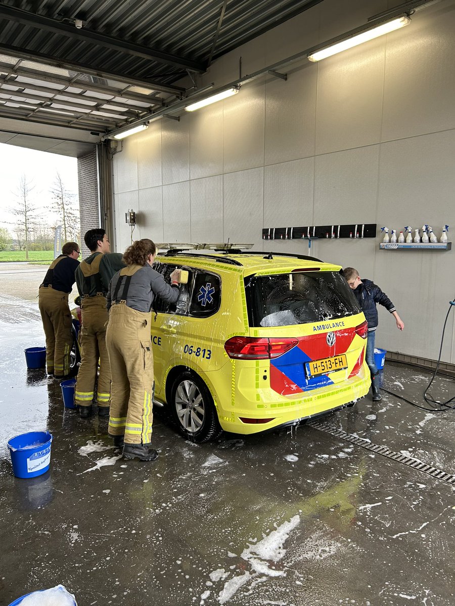 Anthon Wolf (@wolfanthon) on Twitter photo Wat een geweldige dag 🚒🚒 Samen in actie voor de <a href="/hersenstichting/">Hersenstichting</a> #wasdag #bingo #veiling #teamwork Wat een geweldige dag 🚒🚒 Samen in actie voor de <a href="/hersenstichting/">Hersenstichting</a> #wasdag #bingo #veiling #teamwork