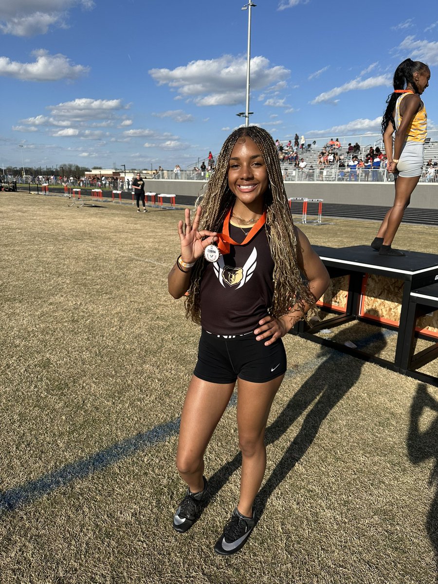 Aubrey Clemons taking 3rd in the 200!!! 👊🏼