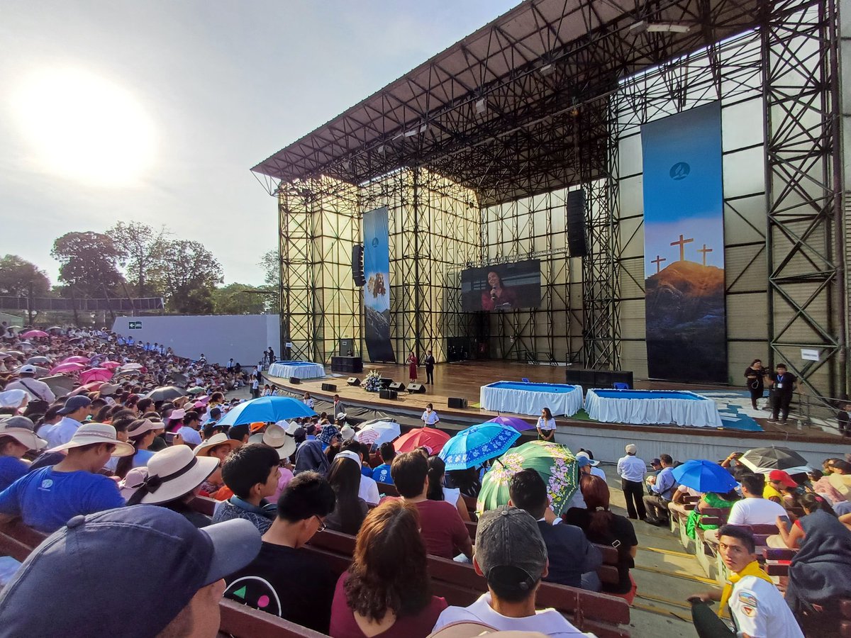 AdventistasAPCE's tweet photo. ✨️Iniciamos el último día de #SemanaSanta  #LaÚltimaVictoria 👑 desde el 📍Anfiteatro del Parque de la Exposición, listos para recibir el mensaje de Dios por su siervo el Pr. @alejandrobullon 🙏📖 

¡Conéctate y comparte la transmisión 🔴 EN VIVO! 📲
https://t.co/PU7G6PRLUP https://t.co/1vhQlRtTKf