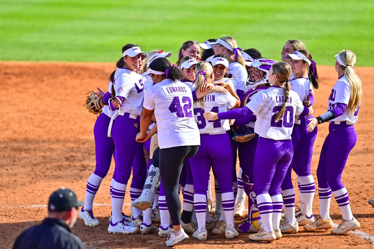 LSUsoftball tweet picture