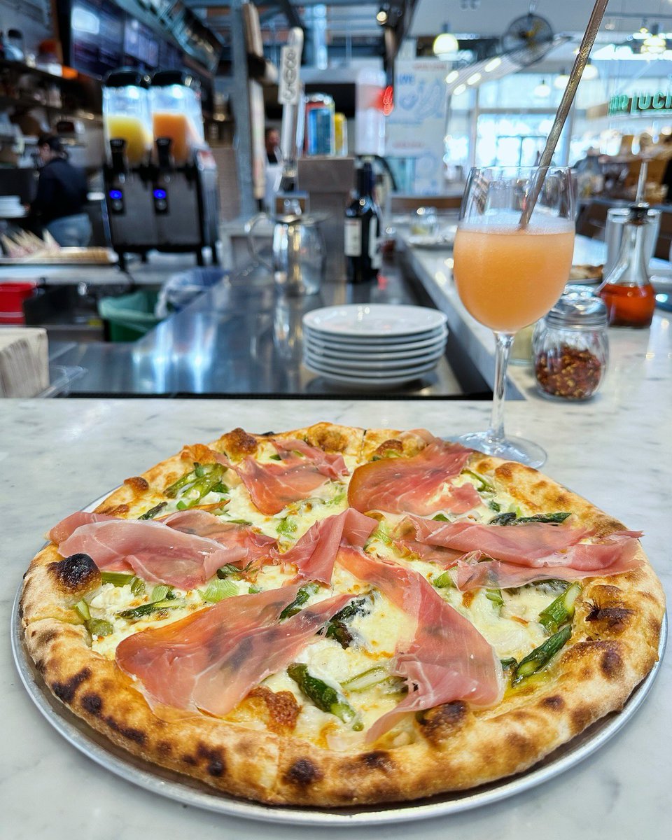 RP #LiveFirePizza #Napa 

Spring pizza is officially on the menu and it’s so good. Spring onions, asparagus, lemons, black pepper, goat cheese, mozzarella, San Daniele prosciutto. 

@LiveFireOxbow #pizza 
 #springvibes #woodovenpizza #bestpizzaintown #caputodoublezero