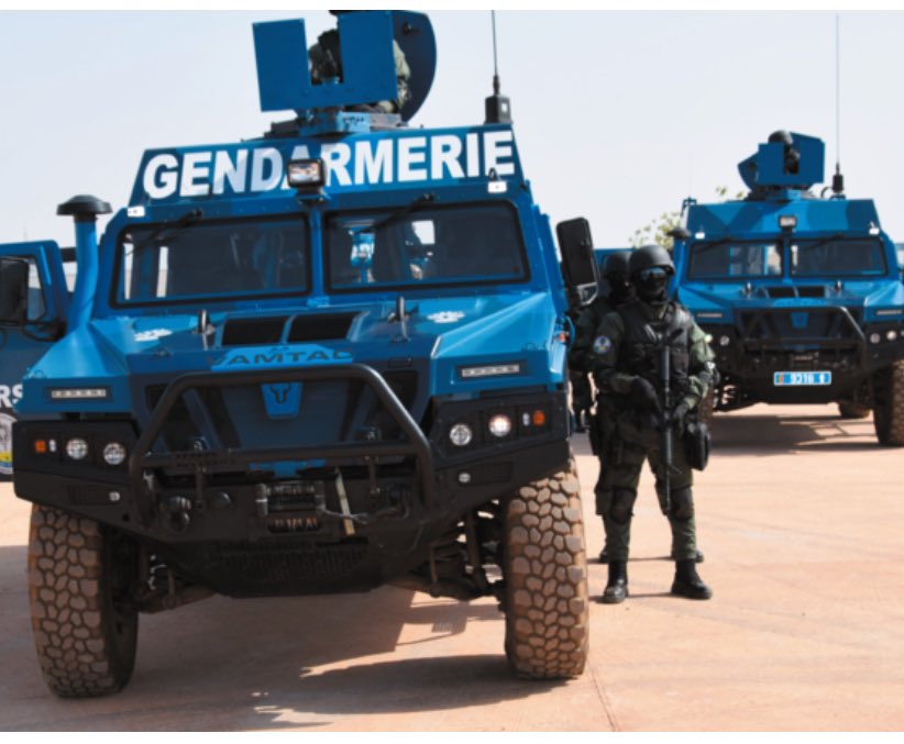 Non la gendarmerie nationale n’est pas mise sous tutelle de l’armée!! Conformément à loi 84-62 du 16 août 1984 portant organisation générale des Forces armées, la Gendarmerie nationale est « partie intégrante des Forces armées ». Cette loi qui cite les entités qui composent les…