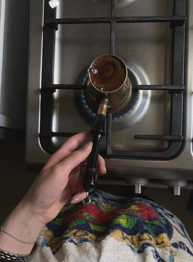 من أشكال المحبة "عملتلك قهوة"♡