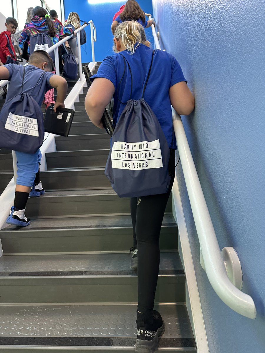 Earlier this month, various airport employees participated in #ReadingWeek by reading to students at Gene Ward Elementary School and discussing the many jobs at LAS.📚 As a thank you, we returned to the school to donate books and distribute bags to the kids. #WeLoveOurCommunity💕