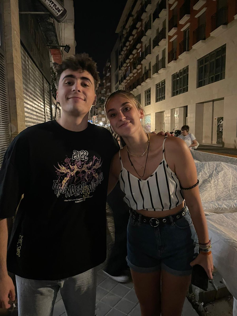 luuuciiiaa16's tweet photo. hulaa, me llamo Lucía y soy de Madrid:)
Sigo a kar desde finales de 2020 pero soy pobre y no he podido pagar nunca la sub😭 Soy muy friki y muy illojuaner y aunque no suelo comentar por vergüenza me encantaría conoceros a todxs:)
Pude conocerle y es el mejor🥹
#GetIntoTheCrown https://t.co/HGW48dqPiL