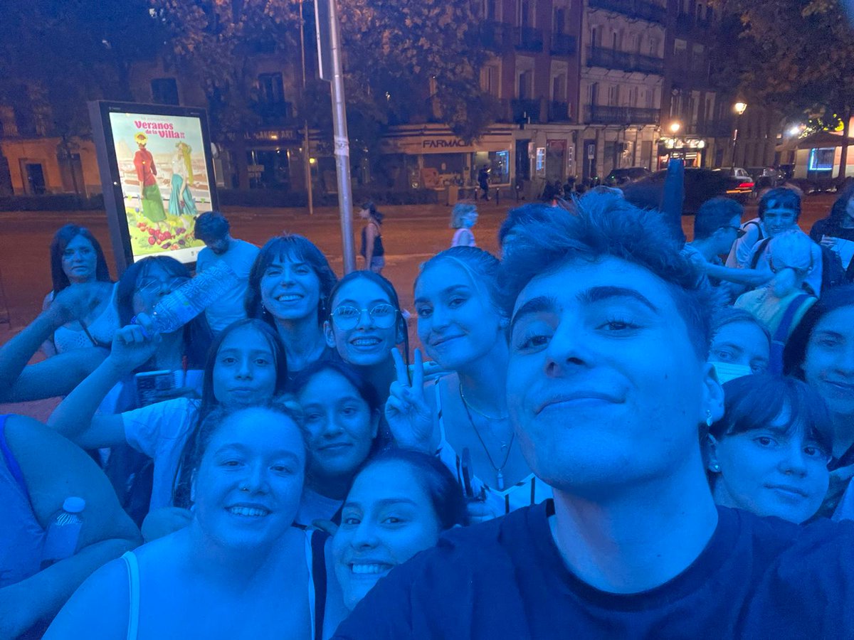 luuuciiiaa16's tweet photo. hulaa, me llamo Lucía y soy de Madrid:)
Sigo a kar desde finales de 2020 pero soy pobre y no he podido pagar nunca la sub😭 Soy muy friki y muy illojuaner y aunque no suelo comentar por vergüenza me encantaría conoceros a todxs:)
Pude conocerle y es el mejor🥹
#GetIntoTheCrown https://t.co/HGW48dqPiL