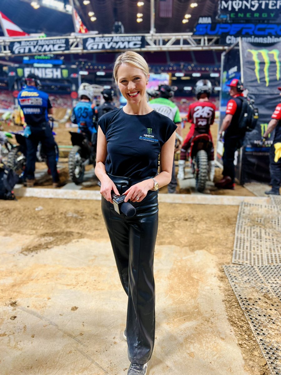 Triple crown racing tonight in STL! Track: softer than expected & that softness will contribute to more ruts Jett L: 450 fastest qualifier RJ H: 250 fastest qualifier Who you got taking home the W for 250 & 450?