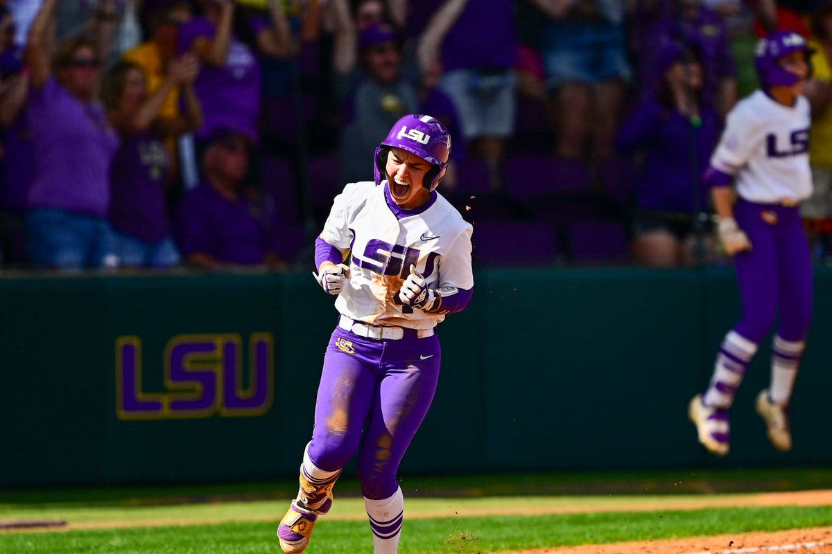 LSUsoftball tweet picture