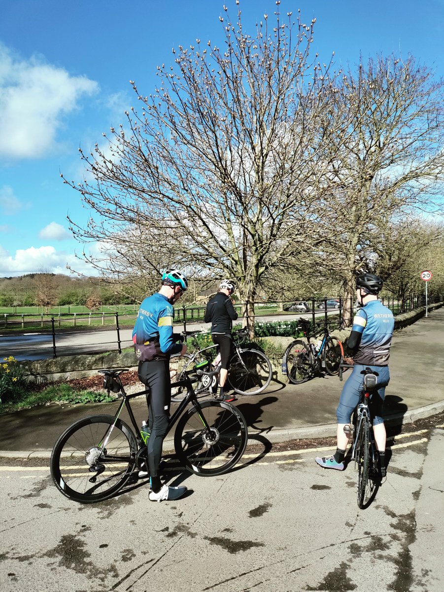 WetherbyVelo's tweet photo. Fantastic day in the saddle, twelve headed to Ripon, brews and butties c/o @Oliverspantry then four headed further afield to make the most of the great weather. https://t.co/lo48DJ7snL
