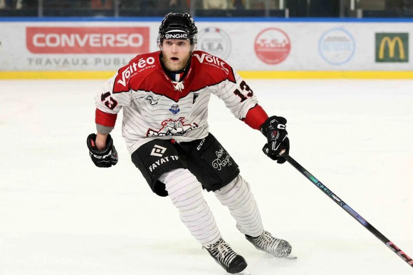 lequipe's tweet photo. Les Boxers de Bordeaux se sont imposés (3-4) sur la glace de Grenoble samedi soir dans le match 5 des demi-finales. Ils se qualifient donc pour la finale de la Ligue Magnus où ils affronteront Rouen. https://t.co/ucd9UBqIRP https://t.co/mR2XuhTYc8