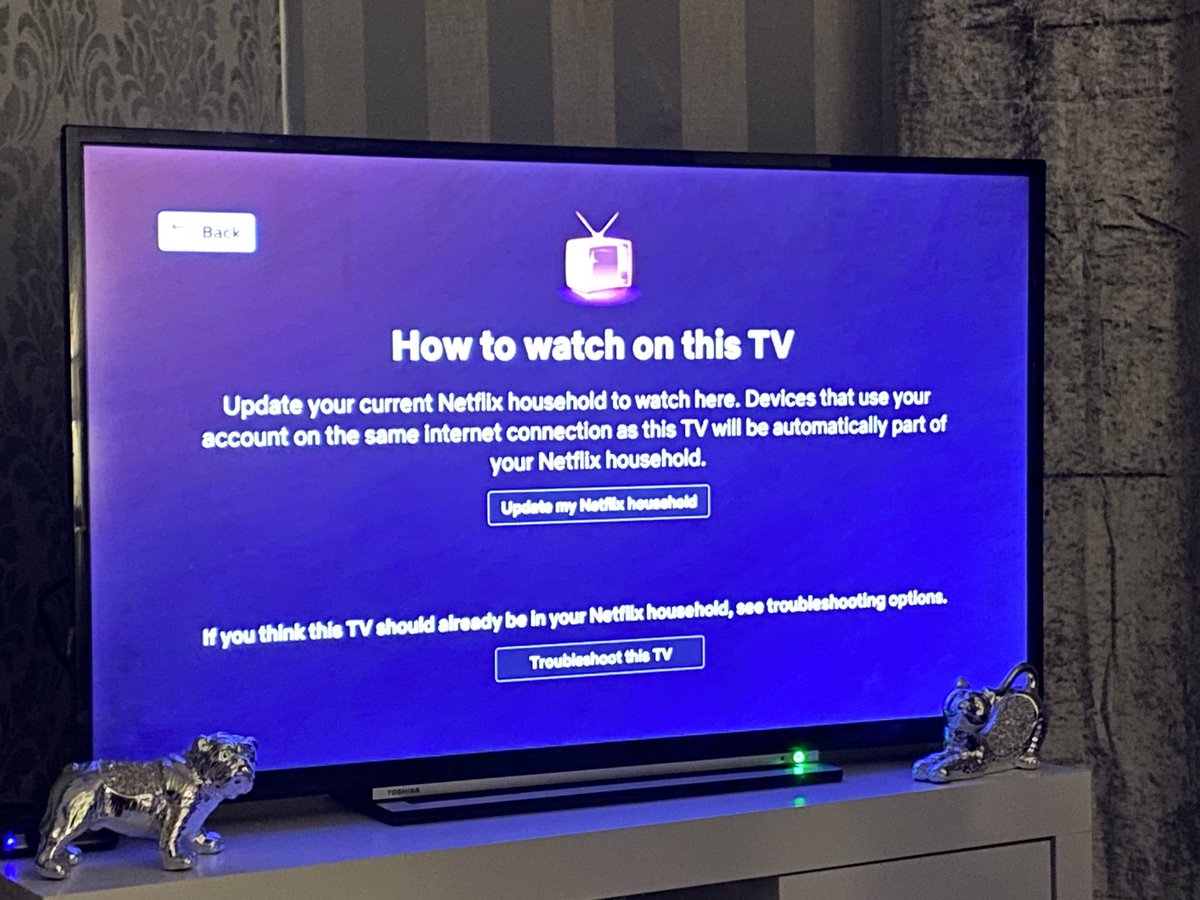 DanaDeeXxx's tweet photo. Does anyone have @Netflix have thos problem constantly having to update your email every time you want to use Netflix or every time a new episode of a series or when every you want to watch a new film ??? https://t.co/n0WqVnlc3g