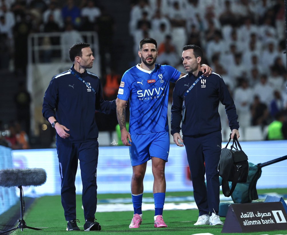 IfaisalRig1's tweet photo. اصابة ميتروفيتش :

شاهدنا الانطلاقة اللي تسببت في اصابة مهاجم الهلال وكانت الاصابة في العضلة الخلفية للاعب بناء على طريقة الاصابة

مدة اصابته 
تمدد عضلي ٣-٧ ايام 
تمزق عضلي من الدرجة الاولى ٥-١٠
الدرجة الثانية ١٤-٢٠ 

والمتوقع  ان اصابة اللاعب من الدرجة الاولى ، ننتظر الاعلان عن فحوصات الاصابة من قبل النادي

@PTmlk0