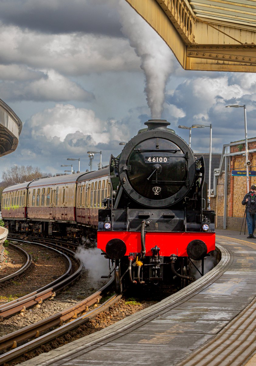 #LMS46100 Royal Scot #TheGoldenArrow at Clapham @SaphosTrains @RailwaysToday @railwaysillus