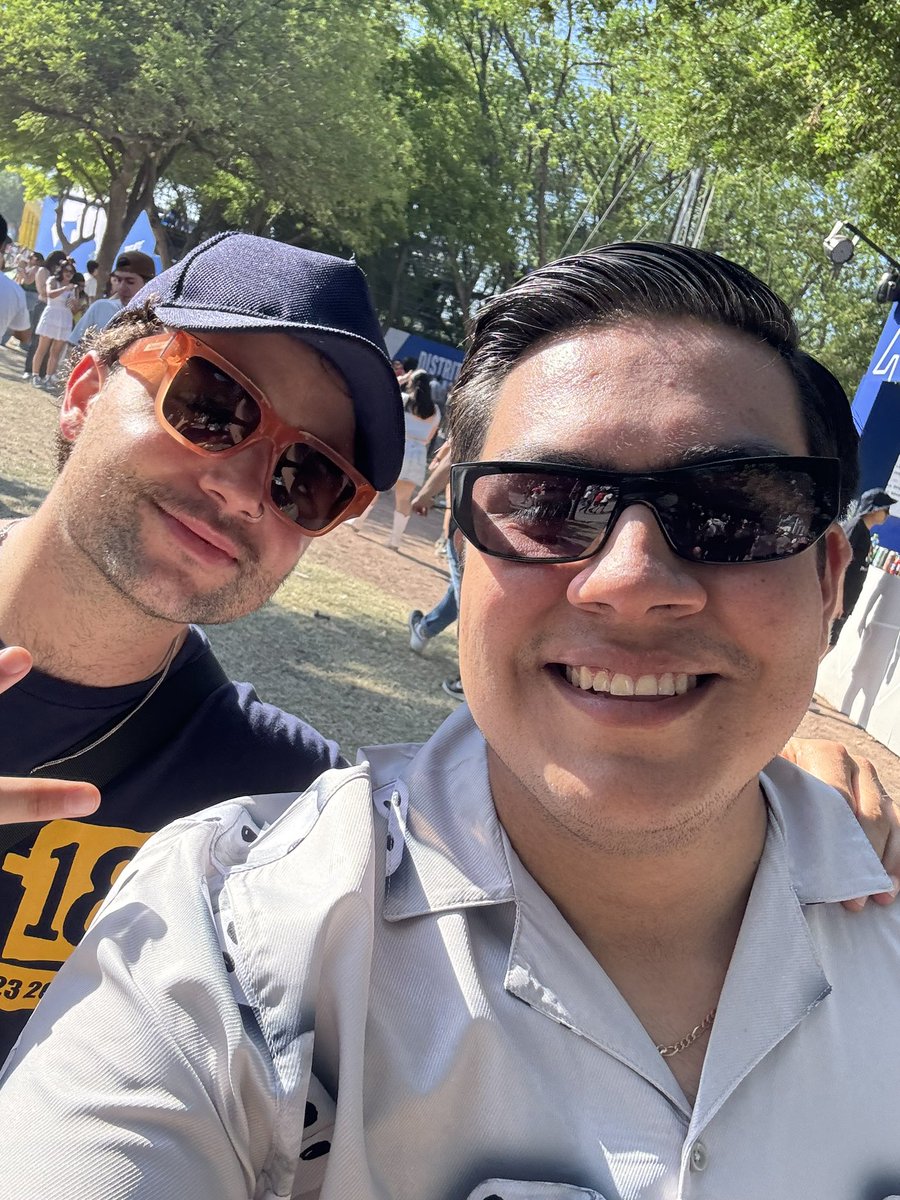 Me encontré a <a href="/PatriciooGallar/">Patricio Gallardo</a>  en pal norte I LOVE U