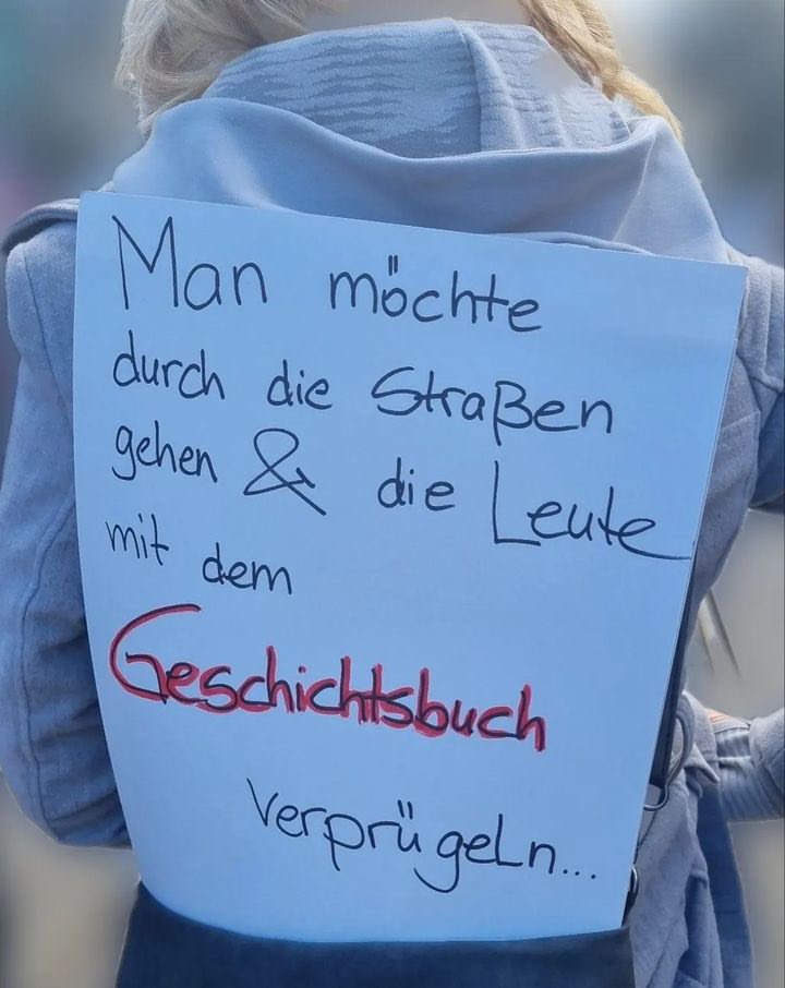 Aus der Reihe „beste Demo-Plakate“. 👏💪💚 #AfdVerbot #WirSindDieBrandmauer #NieWiederIstJetzt