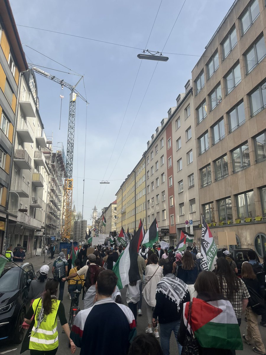 engMahmodFawzy's tweet photo. München says Free Free Palestine 🇵🇸🇵🇸✌️ https://t.co/rt2JeNOaHt