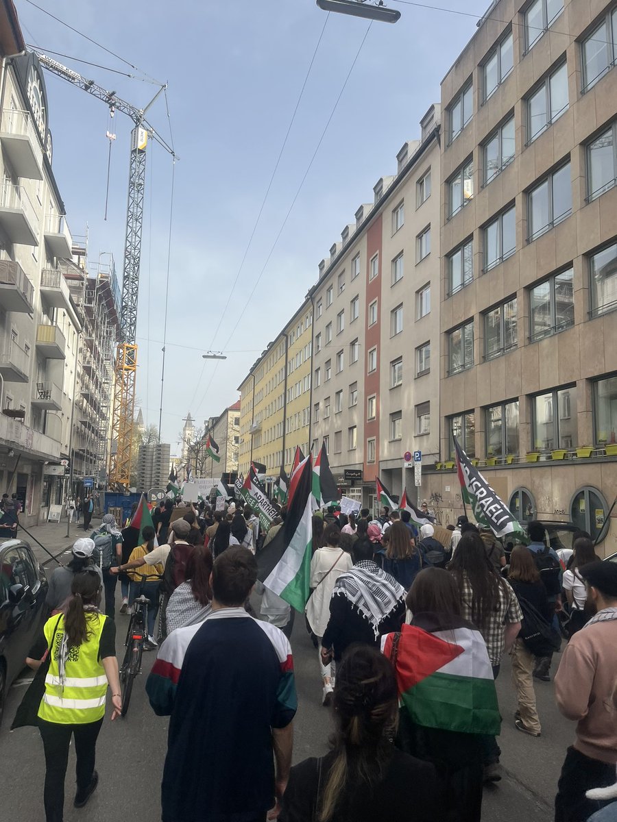 engMahmodFawzy's tweet photo. München says Free Free Palestine 🇵🇸🇵🇸✌️ https://t.co/rt2JeNOaHt