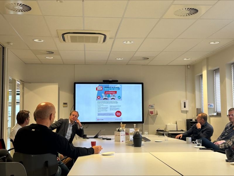 De #bewustveiligdag <a href="/VanWijnenGroep/">Van Wijnen</a> op alle bouwplaatsen, kantoren, vastgoedbeheer, materieel en fabrieken. Met gehele branche op zelfde moment het gesprek met elkaar over veilig werken, om dat iedere dag te dóen om iedereen, iedere dag weer veilig thuis te laten komen.