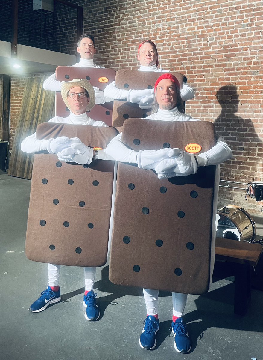 With this pic posted, it’s a must stream today, right?! #icecreamsandwich